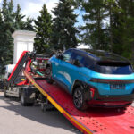 Первые покупатели получили электромобили Атом