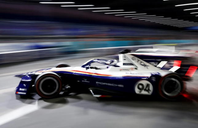 Формула E: Гонщики Porsche стартуют из первого ряда
