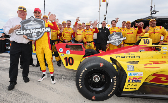 IndyCar: О&rsquo;Вард одержал две победы, Палоу выиграл титул