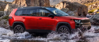 Jeep Cherokee Trailhawk: увеличенный клиренс, «понижайка» и... глянец